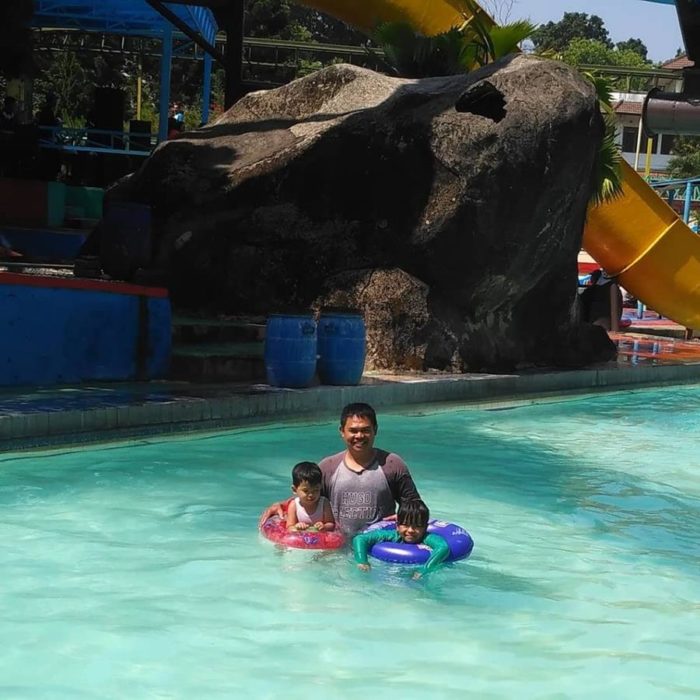 Aktivitas seru di kolam renang kolam karang setra renang pantai