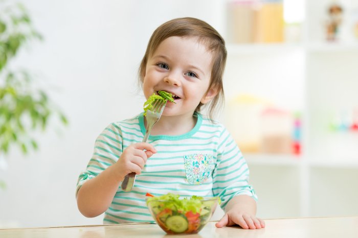 sayur kecil bantu vitabumin cara membuat anak suka makan sayur