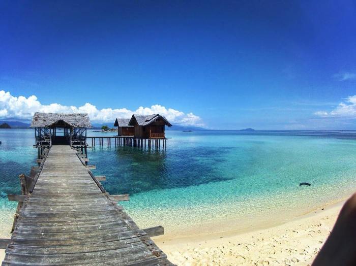 pantai gorontalo saronde piknikdong menyajikan kristal sebening pasir Pantai tersembunyi dengan air sebening kristal terbaru