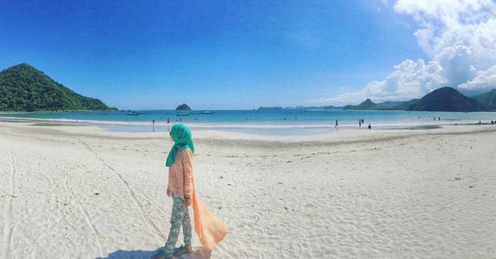 sebening kristal tempat menyajikan pantai pasir Pantai tersembunyi dengan air sebening kristal