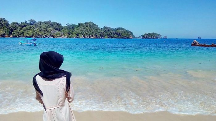 Pantai tersembunyi dengan air sebening kristal pantai atuh pemandangan sambil kunjungi menghabiskan terindah tersembunyi