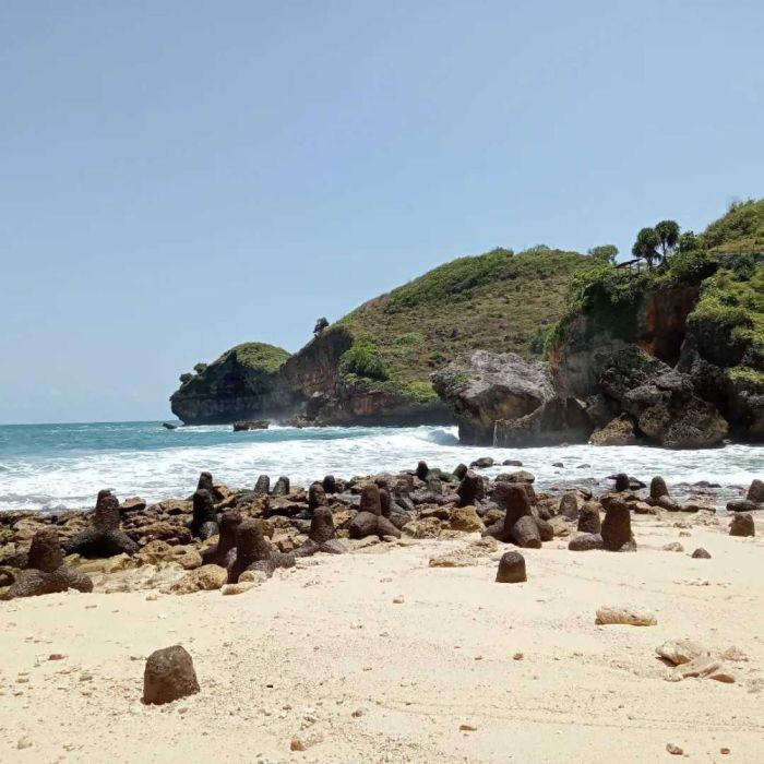 Pantai indah yang belum terjamah Pantai indah yang belum terjamah