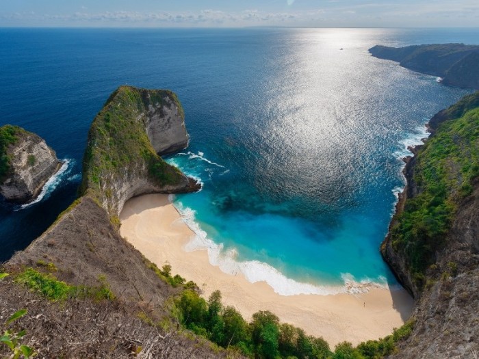 Pantai indah yang belum terjamah