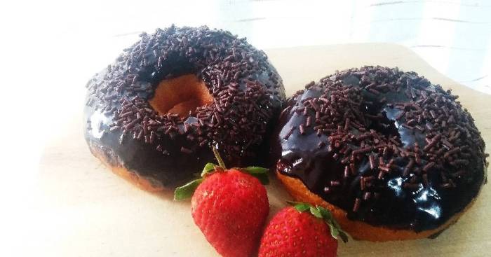 donat dengan isian cokelat dan kacang terbaru donat dengan isian cokelat dan kacang