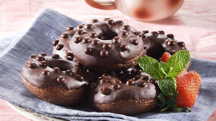 donat dengan isian cokelat dan kacang terbaru donat dengan isian cokelat dan kacang terbaru
