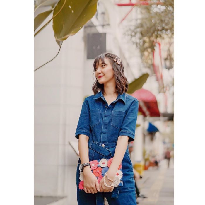 Pesona Menawan Sheila Dara dengan OOTD Santun